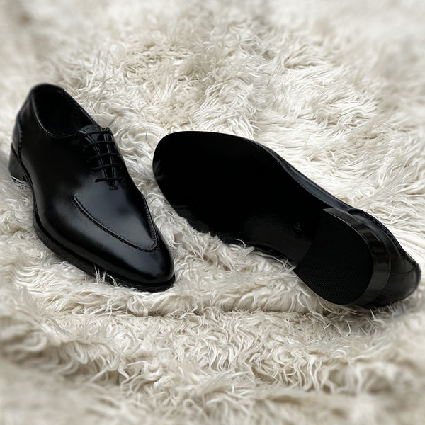 Warren - Whole-cut with hand stitch pseudo apron and back counter detailing. Made from high quality black calf leather