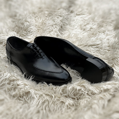 Warren - Whole-cut with hand stitch pseudo apron and back counter detailing. Made from high quality black calf leather