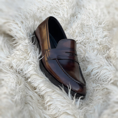 Alonso - Penny loafer made from the finest Calf leather. Soft inner cow leather lining and vegetable tanned leather mid-sole. Additional Vibram out-sole protector for maximum durability. FInished in the beautiful Butterscotch patina