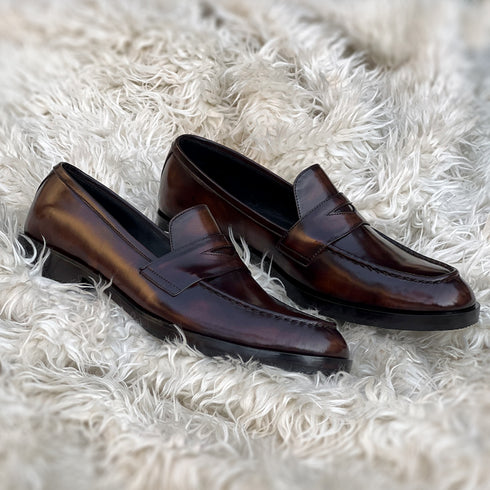 Alonso - Penny loafer made from the finest Calf leather. Soft inner cow leather lining and vegetable tanned leather mid-sole. Additional Vibram out-sole protector for maximum durability. FInished in the beautiful Butterscotch patina