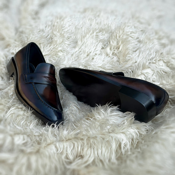 Burton - Single component Penny loafer with hand-stitch detailing. Finished in the beautiful 3 gradient Midnight brown patina. Hand-crafted by Artimaes Shoes