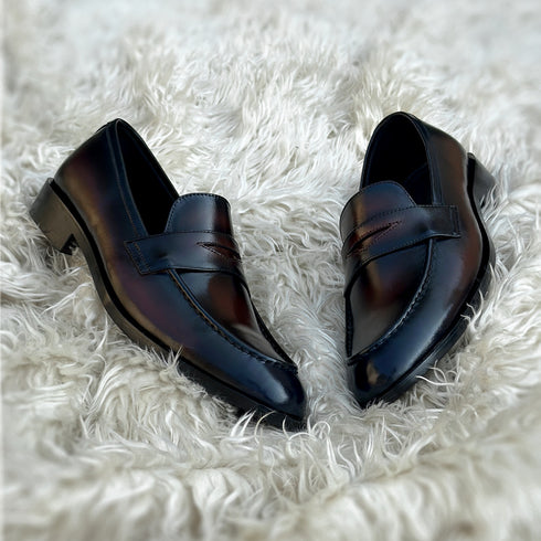 Burton - Single component Penny loafer with hand-stitch detailing. Finished in the beautiful 3 gradient Midnight brown patina