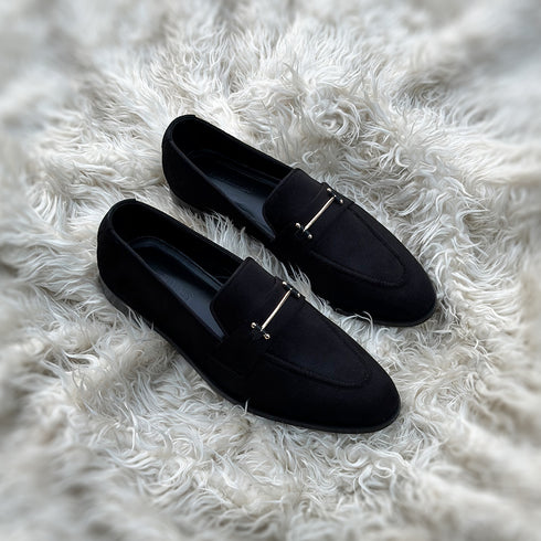 Carlyle | Black - Horse-bit loafer made from fine nab velvet. Solid metal accessory on the facing