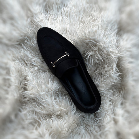 Carlyle | Black - Horse-bit loafer made from fine nab velvet. Solid metal accessory on the facing