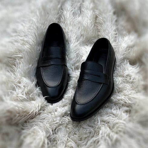 Jacob - Meticulously hand-crafted Penny loafer using the finest cow pebble grain leather.