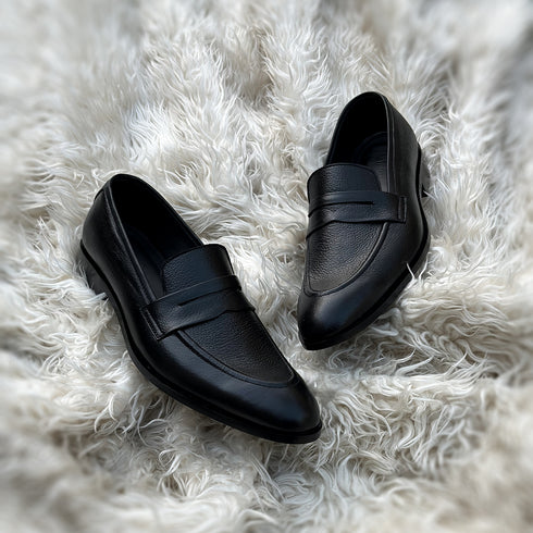 Jacob - Meticulously hand-crafted Penny loafer using the finest cow pebble grain leather.